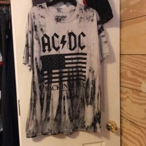 Women’s large ac/dc tee